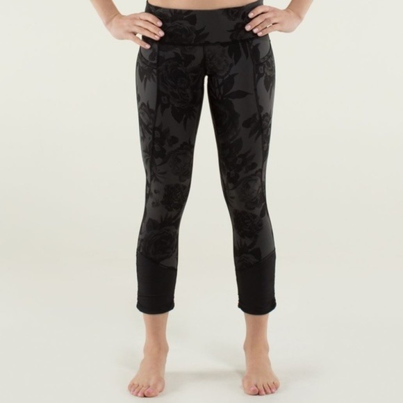 3/$30 🍂 Lululemon Daily Practice Crop Brisk Bloom - Picture 1 of 9